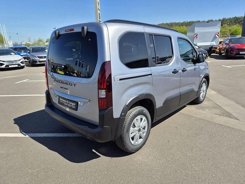 Neu Peugeot Rifter Allure 131 PS (96 kW) 2026 Silber Van / Kleinbus