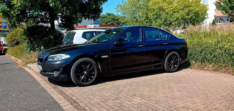 Schwarz Gebraucht 2011 BMW 520 Sport Line Limousine | 7.990 € (Guter Preis) - Bild 1/4