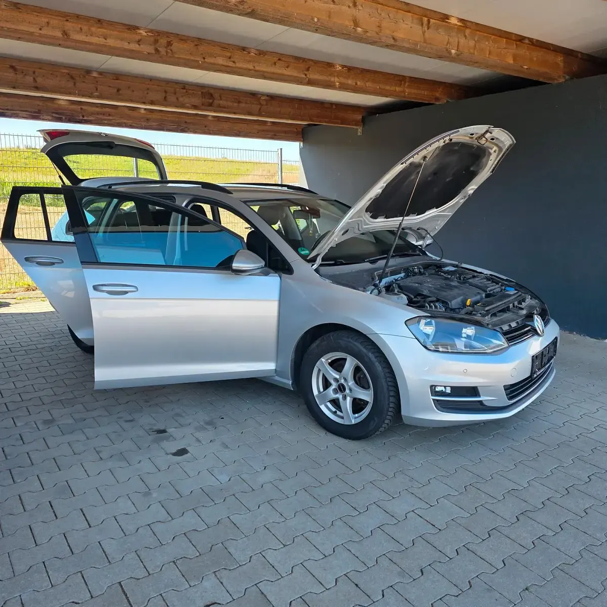 Gebraucht VW Golf VII 105 PS (77 kW) 2015 Silber Kombi