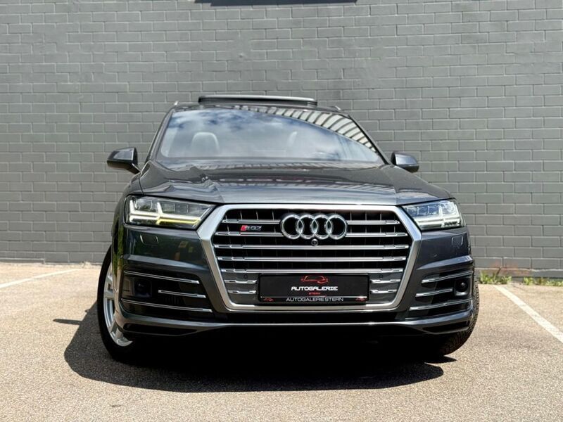 Grau Gebraucht 2016 Audi SQ7 Ambiente SUV | 32.499 € (Fairer Preis) - Bild 1/4