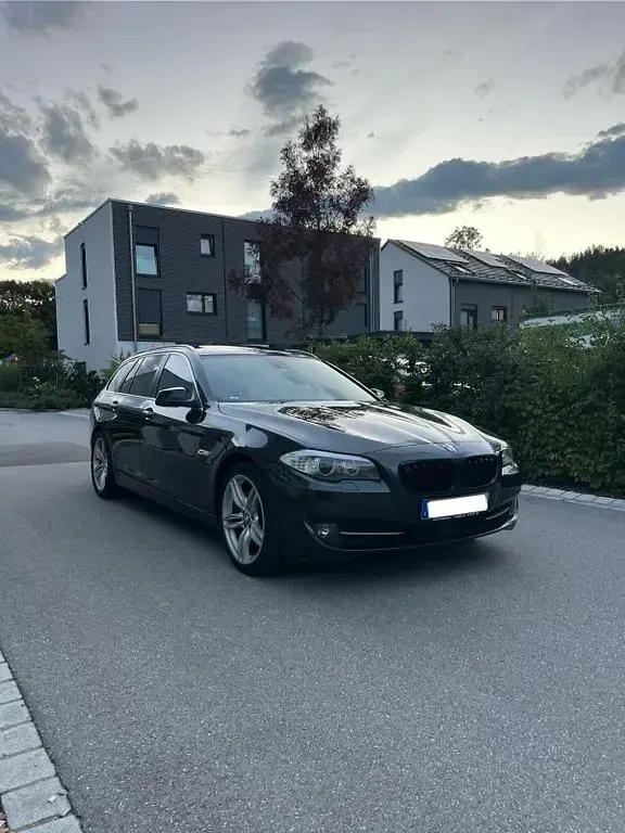 Gebraucht BMW 530 Performance 245 PS (180 kW) 2010 Schwarz Kombi