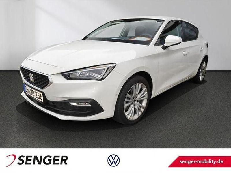 Weiß Gebraucht 2024 Seat Leon Style Limousine | 26.890 € (Etwas zu teuer) - Bild 1/3
