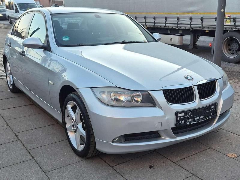 Gebraucht BMW 318 129 PS (94 kW) 2006 Titansilber metallic Limousine