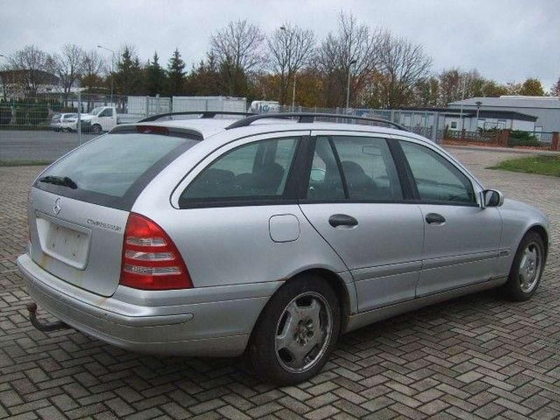 Gebraucht Mercedes C180 143 PS (105 kW) 2003 Brillantsilber Kombi