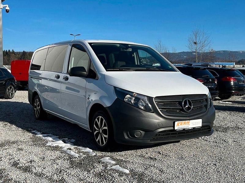 Weiß Gebraucht 2017 Mercedes Vito Van / Kleinbus | 19.999 € - Bild 1/4
