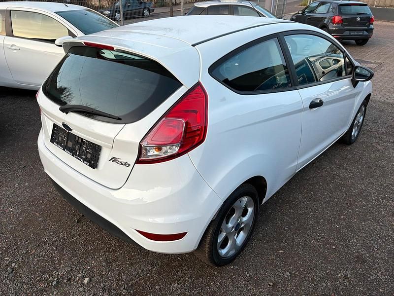Gebraucht Ford Fiesta 82 PS (60 kW) 2014 Weiß Kleinwagen