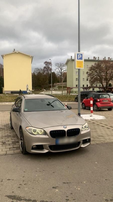 Silber Gebraucht 2011 BMW 520 Kombi | 6.300 € (Guter Preis) - Bild 1/4