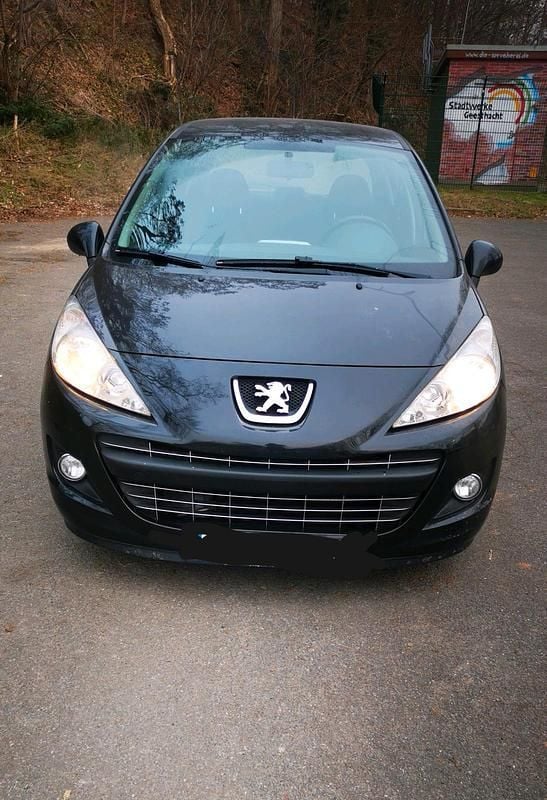 Schwarz Gebraucht 2011 Peugeot 207 Kleinwagen | 2.200 € (Guter Preis) - Bild 1/4