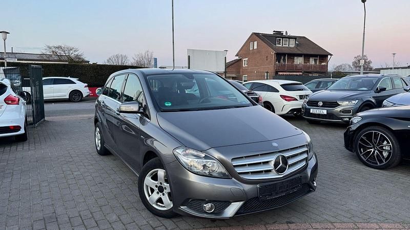 Gebraucht Mercedes B180 122 PS (89 kW) 2012 Grau Van / Kleinbus