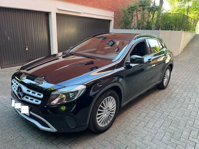 Schwarz Gebraucht 2019 Mercedes GLA180 SUV | 14.700 € (Superpreis) - Bild 1/4