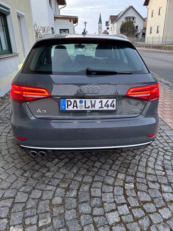 Gebraucht Audi A3 Design 150 PS (110 kW) 2016 Grau Limousine