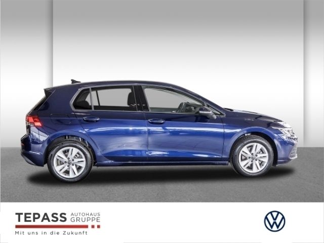 Gebraucht VW Golf VIII Life 131 PS (96 kW) 2024 Blau Kleinwagen