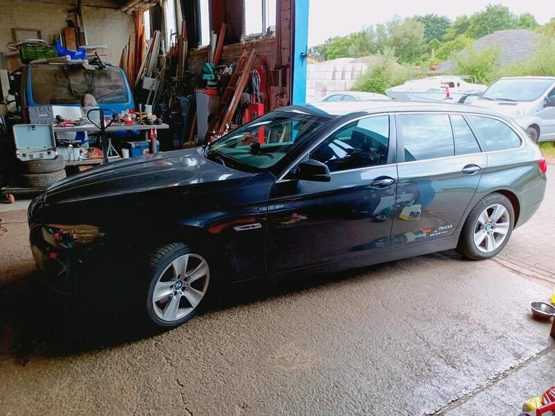 Schwarz Gebraucht 2014 BMW 525 Kombi | 5.899 € - Bild 1/4