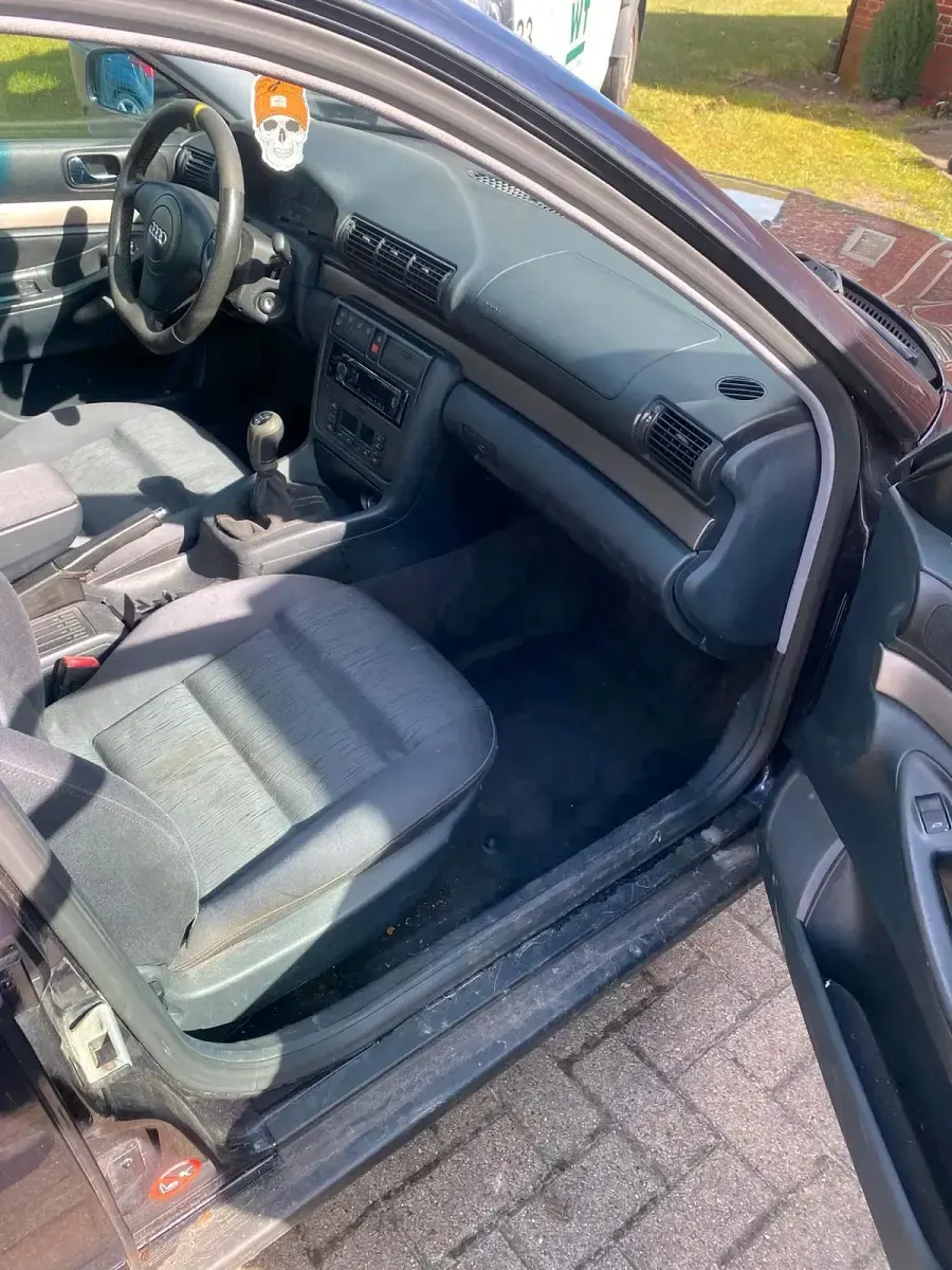 Second-hand Audi A4 150 CP (110 kW) 1998 Albastru Berlinǎ