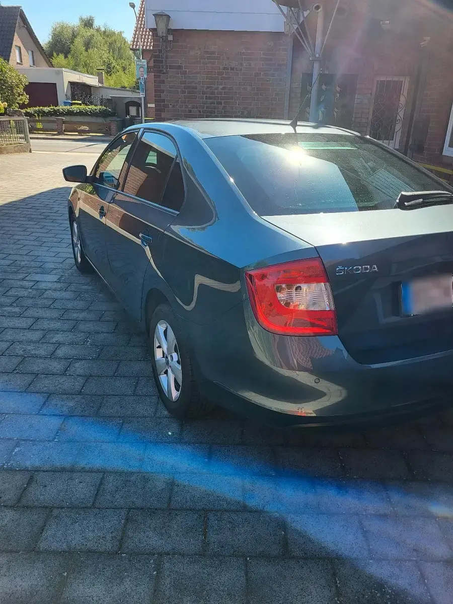 Gebraucht Skoda Rapid 105 PS (77 kW) 2014 Grau Kleinwagen