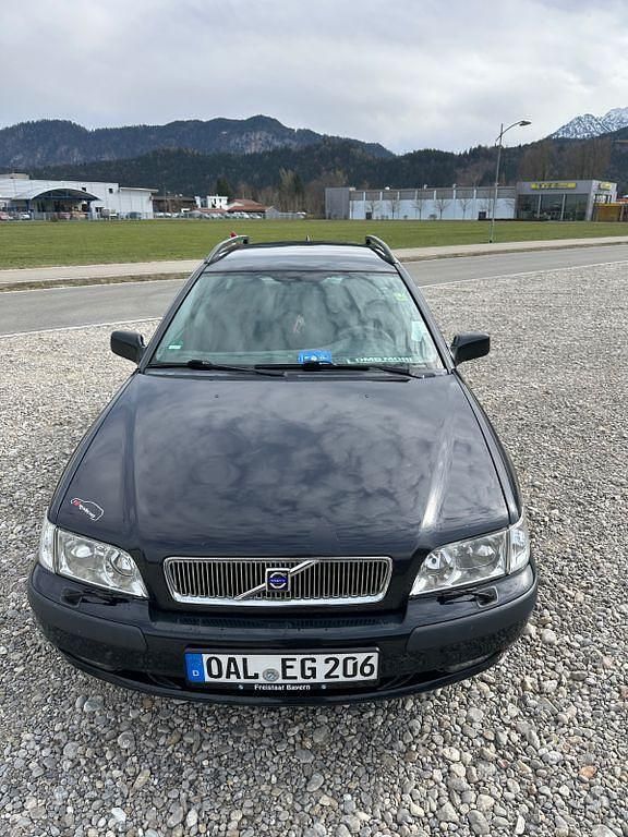 Gebraucht Volvo V40 136 PS (100 kW) 2001 Schwarz Kombi