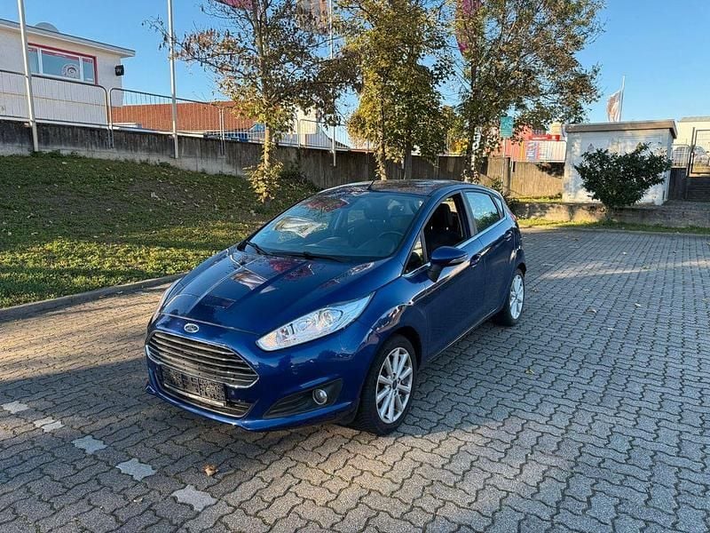 Blau Gebraucht 2016 Ford Fiesta Titanium Kleinwagen | 6.900 € (Guter Preis) - Bild 1/4