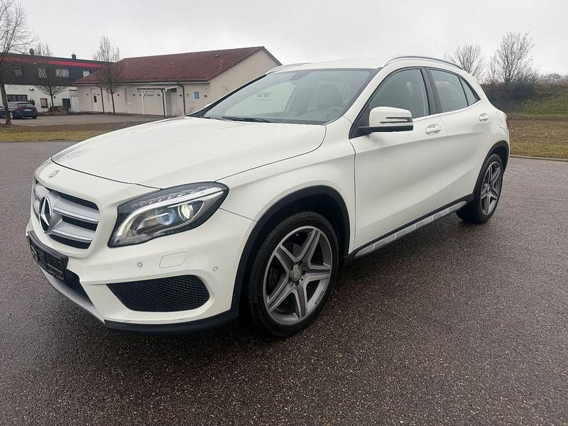 Gebraucht Mercedes GLA200 AMG 156 PS (114 kW) 2015 Weiß SUV