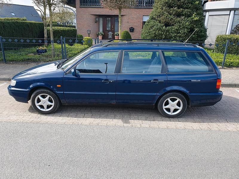 Gebraucht VW Passat 90 PS (66 kW) 1994 Blau Kombi