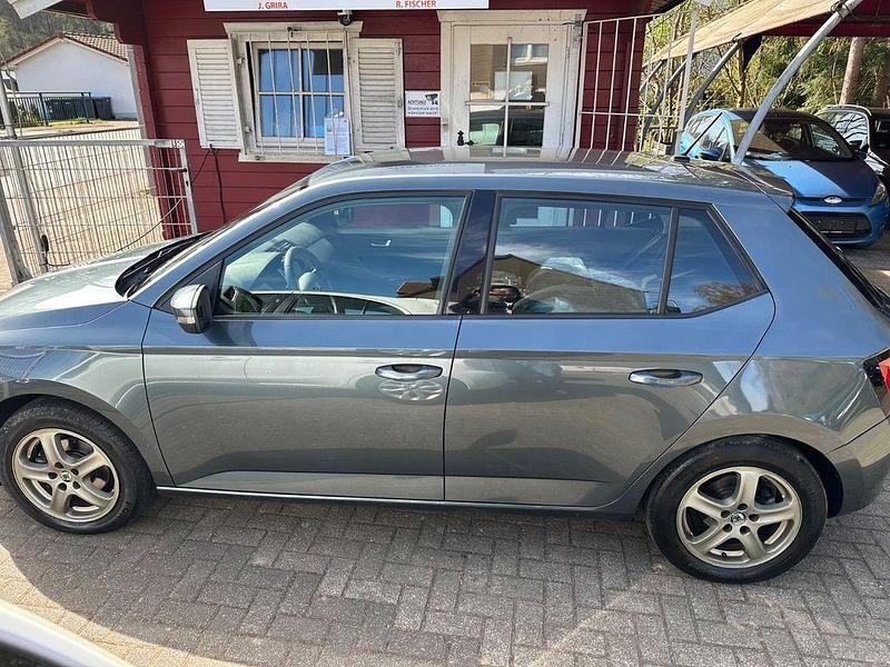 Gebraucht Skoda Fabia 75 PS (55 kW) 2016 Grau Limousine