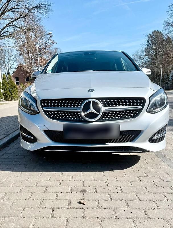 Gebraucht Mercedes B200 136 PS (100 kW) 2017 Silber Van / Kleinbus