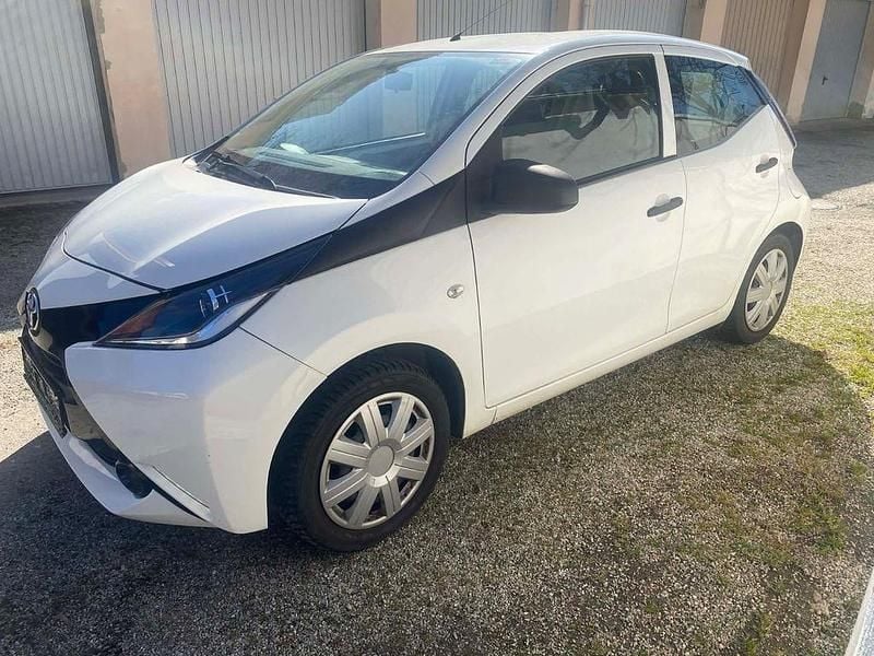 Gebraucht Toyota Aygo X-cite 69 PS (50 kW) 2017 Weiß Kleinwagen