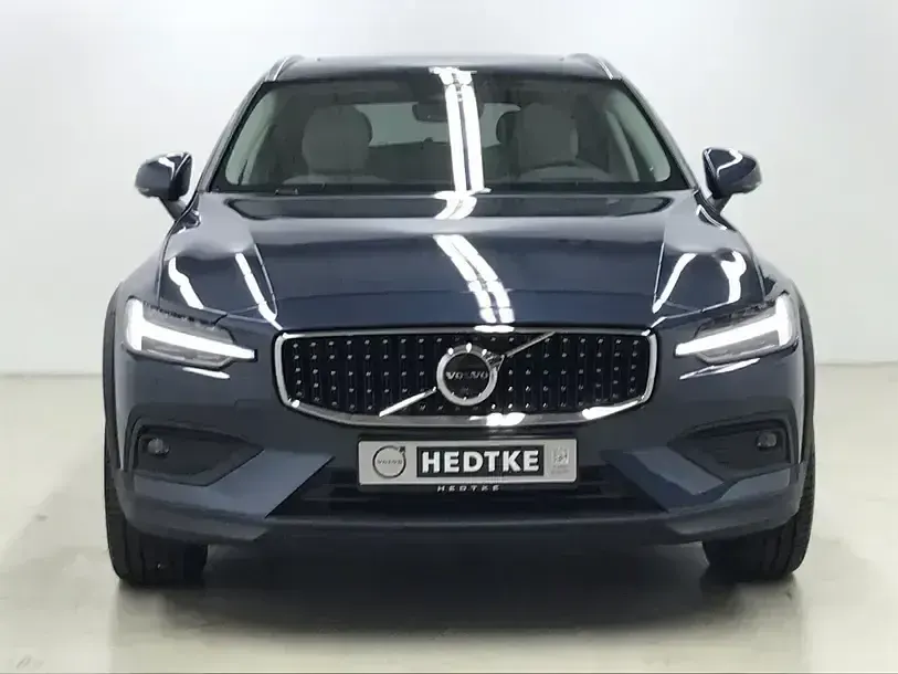 Gebraucht Volvo V60 CC Ultimate 197 PS (144 kW) 2023 Denim blue / Kombi
