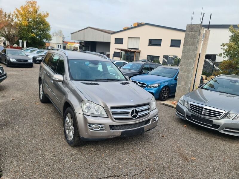 Silber metallic Gebraucht 2009 Mercedes GL420 SUV | 8.990 € - Bild 1/4