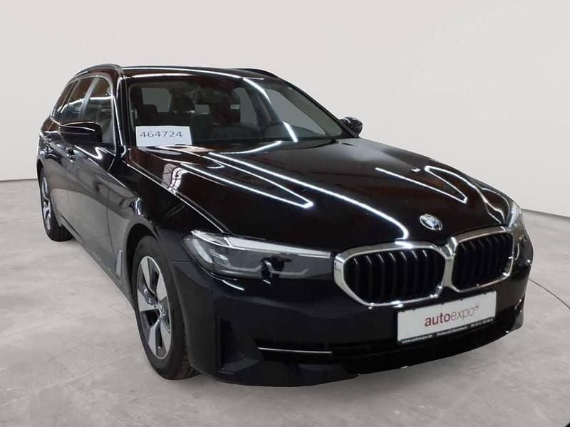 Schwarz uni Gebraucht 2022 BMW 520 Sport Line Kombi | 29.990 € (Superpreis) - Bild 1/4
