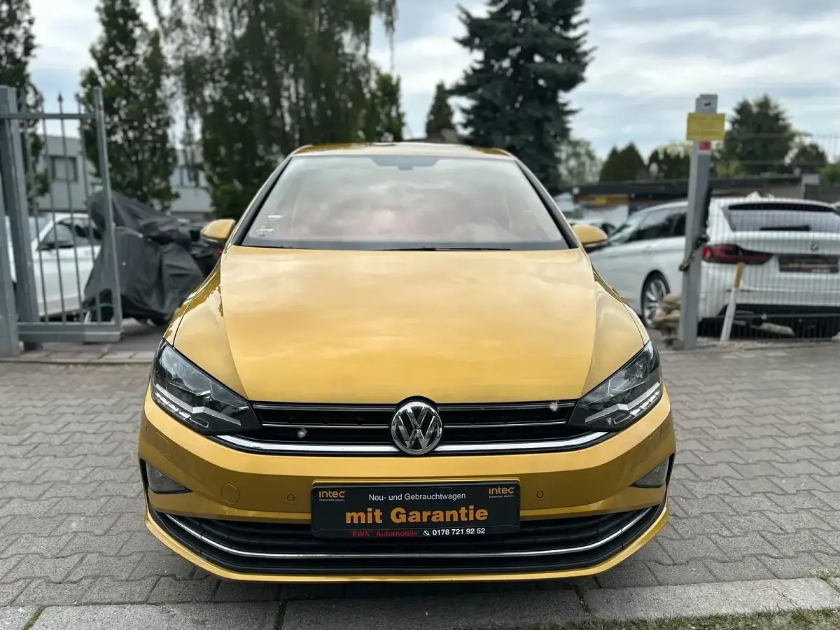 Gebraucht VW Golf Sportsvan Join 131 PS (96 kW) 2018 Kurkumagelb metallic Van / Kleinbus