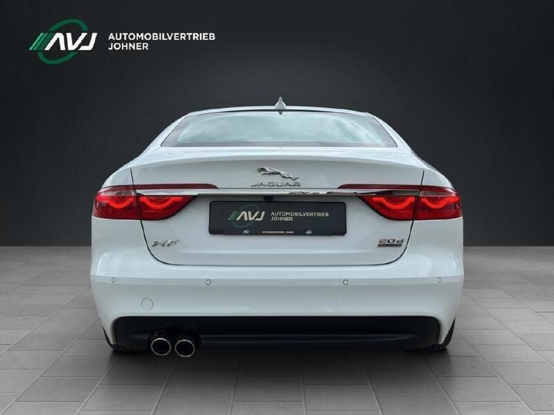 Gebraucht Jaguar XF Pure 179 PS (131 kW) 2016 Weiß Limousine