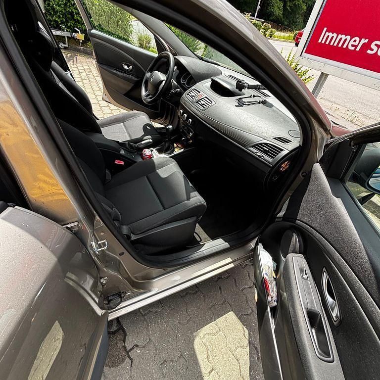 Gebraucht Renault Mégane III Dynamique 131 PS (96 kW) 2010 Beige Limousine