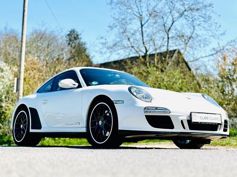 Weiß Gebraucht 2011 Porsche 911 Carrera GTS Coupé | 94.800 € (Etwas zu teuer) - Bild 1/4