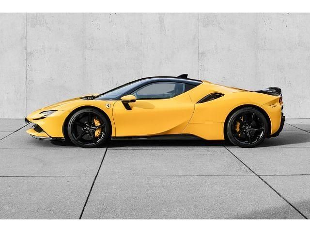 Gebraucht Ferrari SF90 999 PS (734 kW) 2023 Gelb Coupé