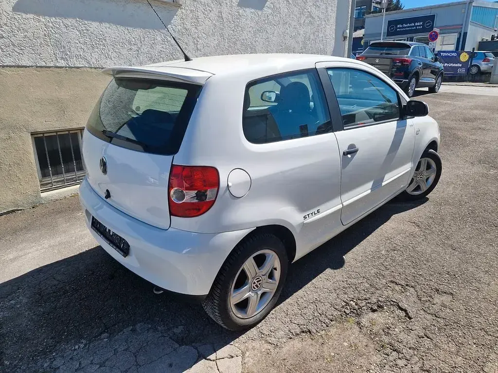 Usata VW Fox Style 54 CV (39 kW) 2010 Bianco Utilitaria