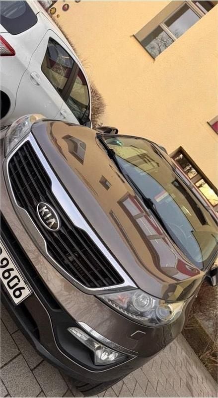 Braun Gebraucht 2011 Kia Sportage 2 SUV | 7.499 € (Guter Preis) - Bild 1/4