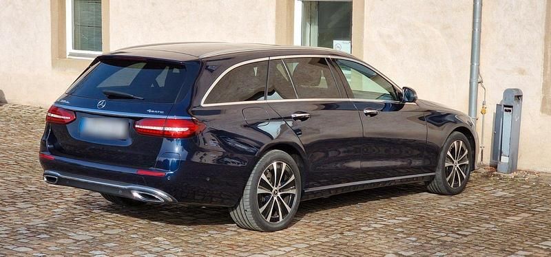 Gebraucht Mercedes E300 194 PS (142 kW) 2021 Blau Kombi