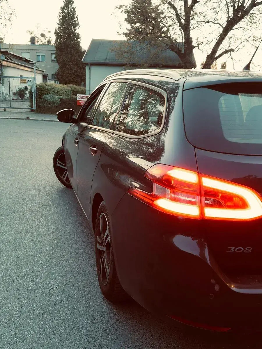 Gebraucht Peugeot 308 Style 110 PS (80 kW) 2016 Blau Limousine