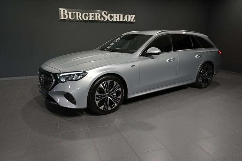 Metalliclack hightechsilber Gebraucht 2025 Mercedes E300 Avantgarde Limousine | 48.980 € (Fairer Preis) - Bild 1/2