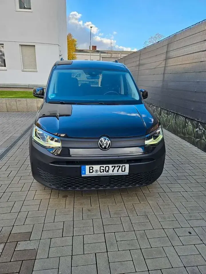 Gebraucht VW Caddy PanAmericana 114 PS (83 kW) 2023 Schwarz Van / Kleinbus