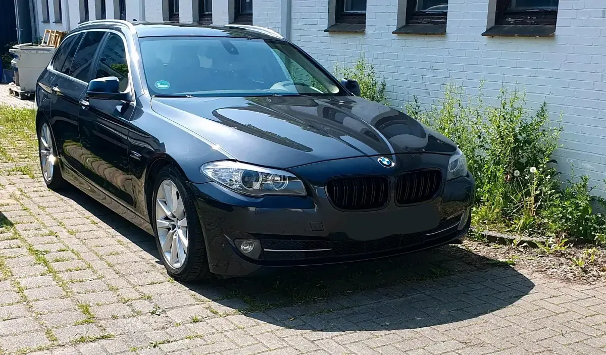 Gebraucht BMW 520 216 PS (158 kW) 2011 Schwarz Kombi