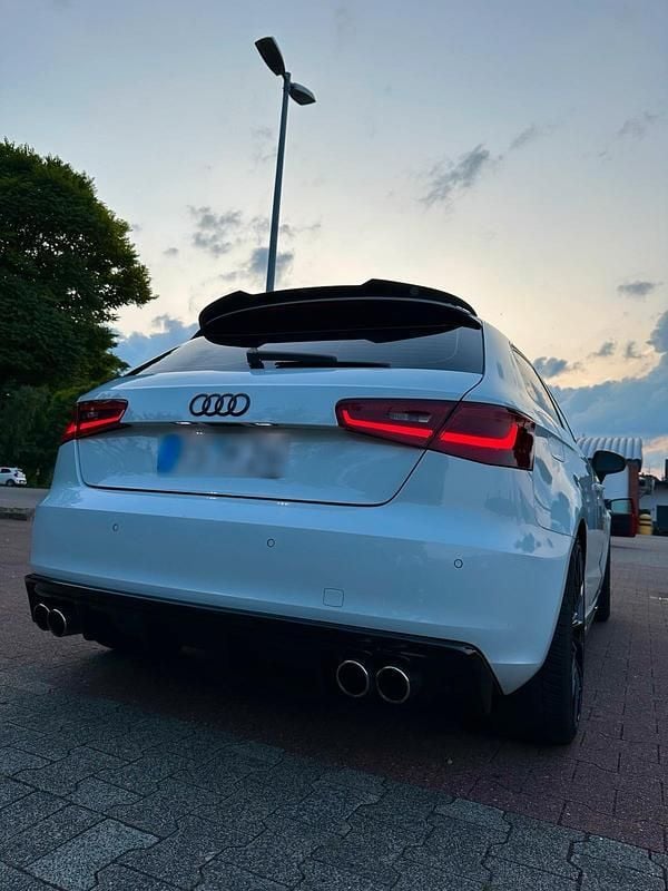 Weiß Gebraucht 2013 Audi RS3 Sport Kleinwagen | 12.000 € - Bild 1/4