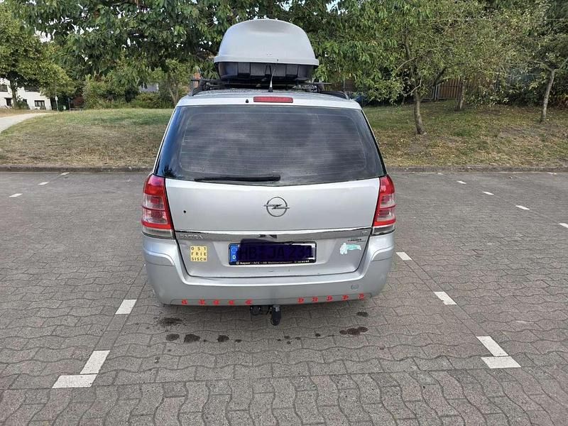 Gebraucht Opel Zafira 140 PS (102 kW) 2008 Silber Van / Kleinbus