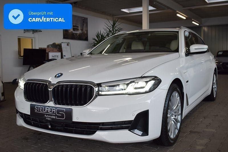 Gebraucht BMW 530e 184 PS (135 kW) 2023 Alpinweiss iii Kombi
