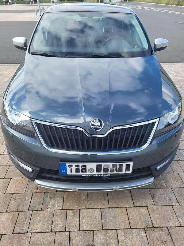 Grau Gebraucht 2016 Skoda Rapid ScoutLine Limousine | 15.499 € (Teuer) - Bild 1/4