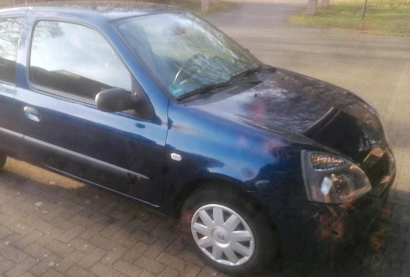 Blau Gebraucht 2004 Renault Clio II Kleinwagen | 550 € (Guter Preis) - Bild 1/1