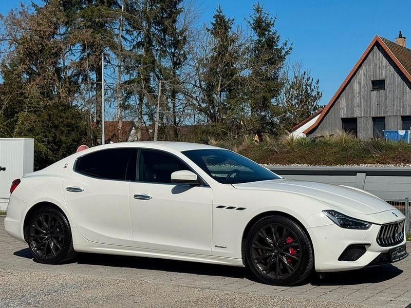 Gebraucht Maserati Ghibli 330 PS (242 kW) 2018 Weiß Limousine