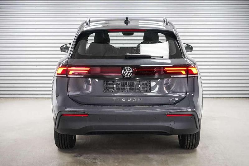 Neu VW Tiguan Basis 131 PS (96 kW) 2026 Delfingrau SUV