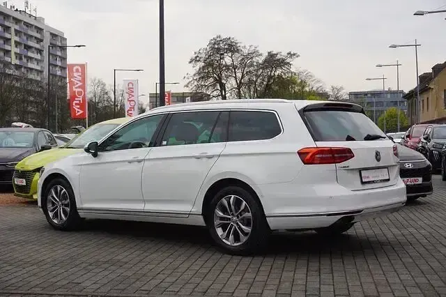 Gebraucht VW Passat Highline 180 PS (132 kW) 2017 Weiß Kombi