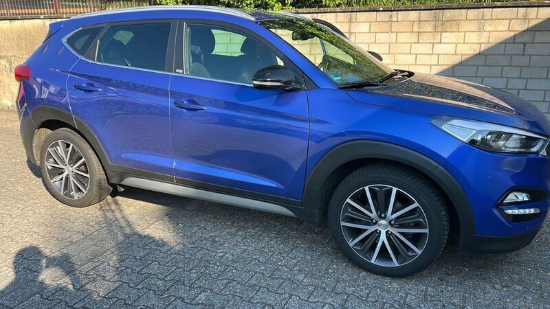 Blau Gebraucht 2017 Hyundai Tucson SUV | 16.599 € (Fairer Preis) - Bild 1/4